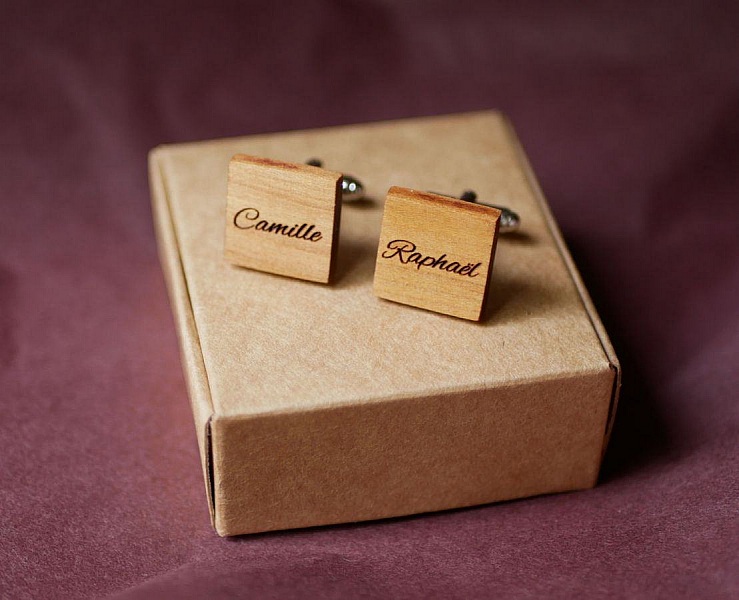 Firkantede manchetknapper i tr&aelig; til personlig tilpasning