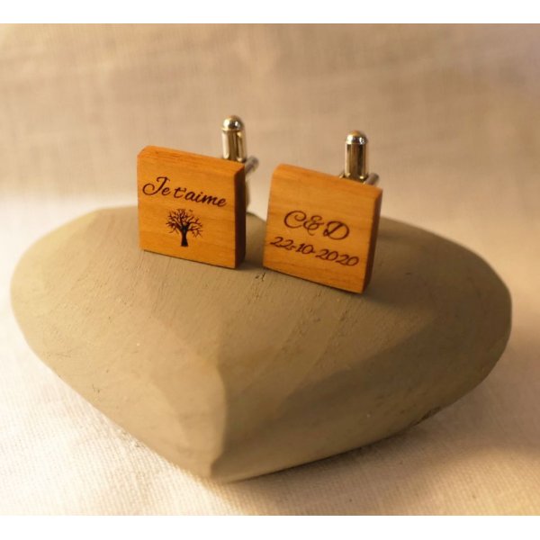 Firkantede manchetknapper i kirseb&aelig;rtr&aelig; til personlig tilpasning