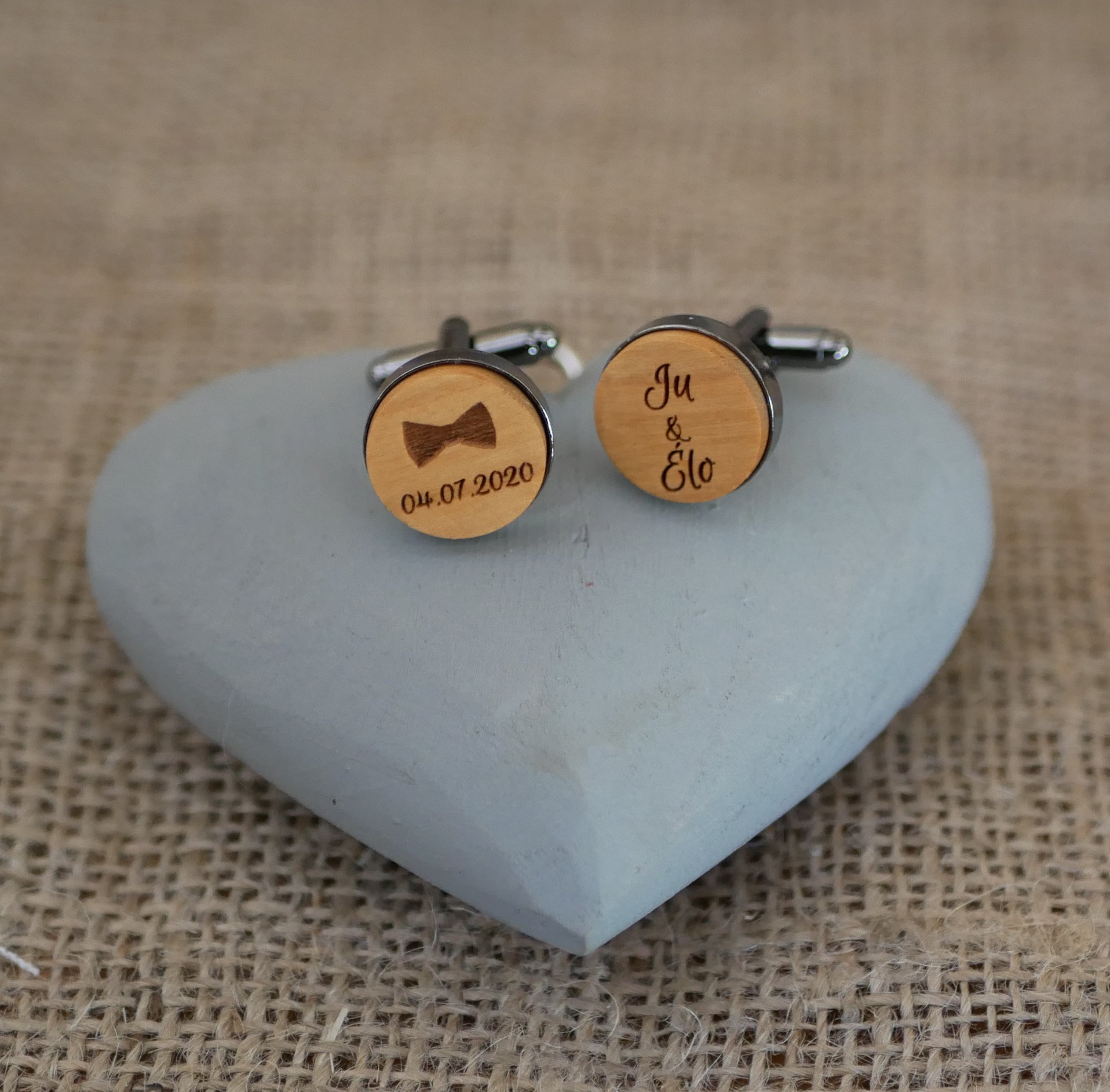 Tr&aelig;manchetknapper i m&oslash;rkt st&aring;l 16mm, der kan tilpasses