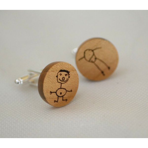 Manchetknapper i kirseb&aelig;rtr&aelig; med dit design indgraveret