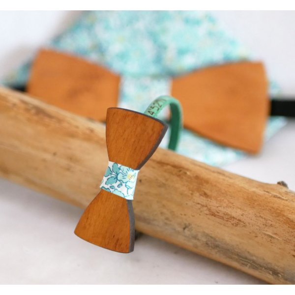 L&aelig;derarmb&aring;nd med miniature tr&aelig;bue, der kan tilpasses