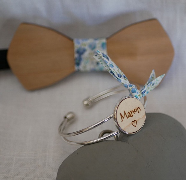 Armb&aring;nd med tr&aelig;cabochon til personlig tilpasning og fors&oslash;lvet metal