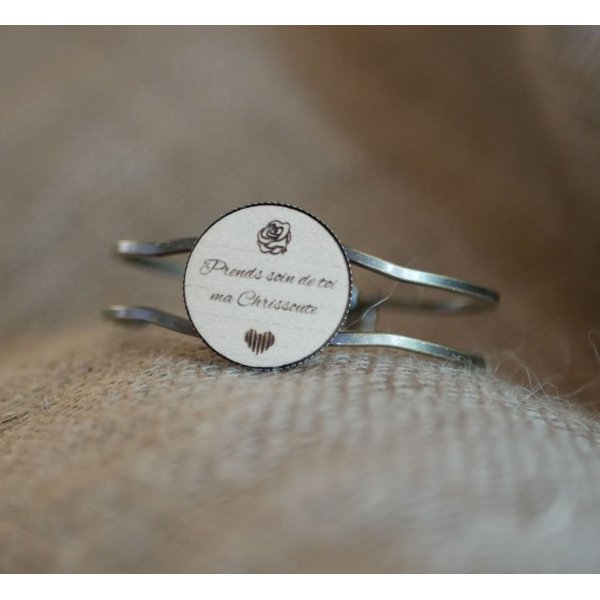 Armb&aring;nd i messing og tr&aelig; med cabochon, der kan tilpasses 