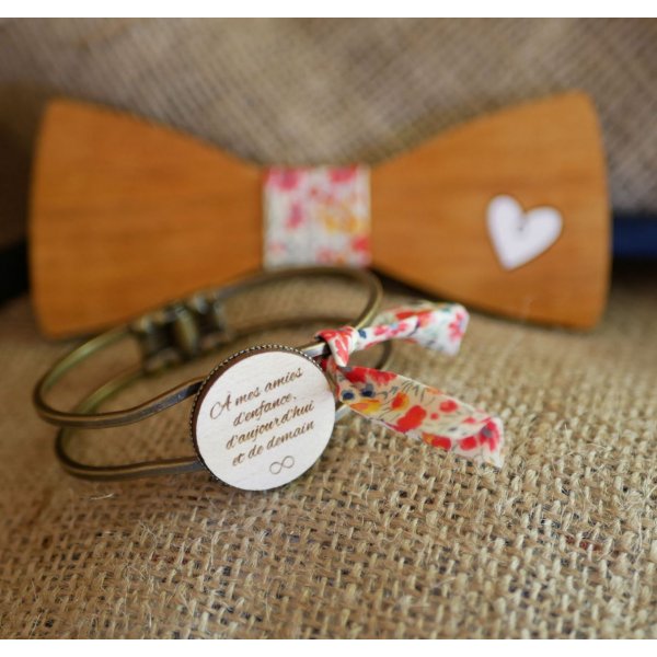 Armb&aring;nd i messing og tr&aelig; med cabochon, der kan tilpasses 