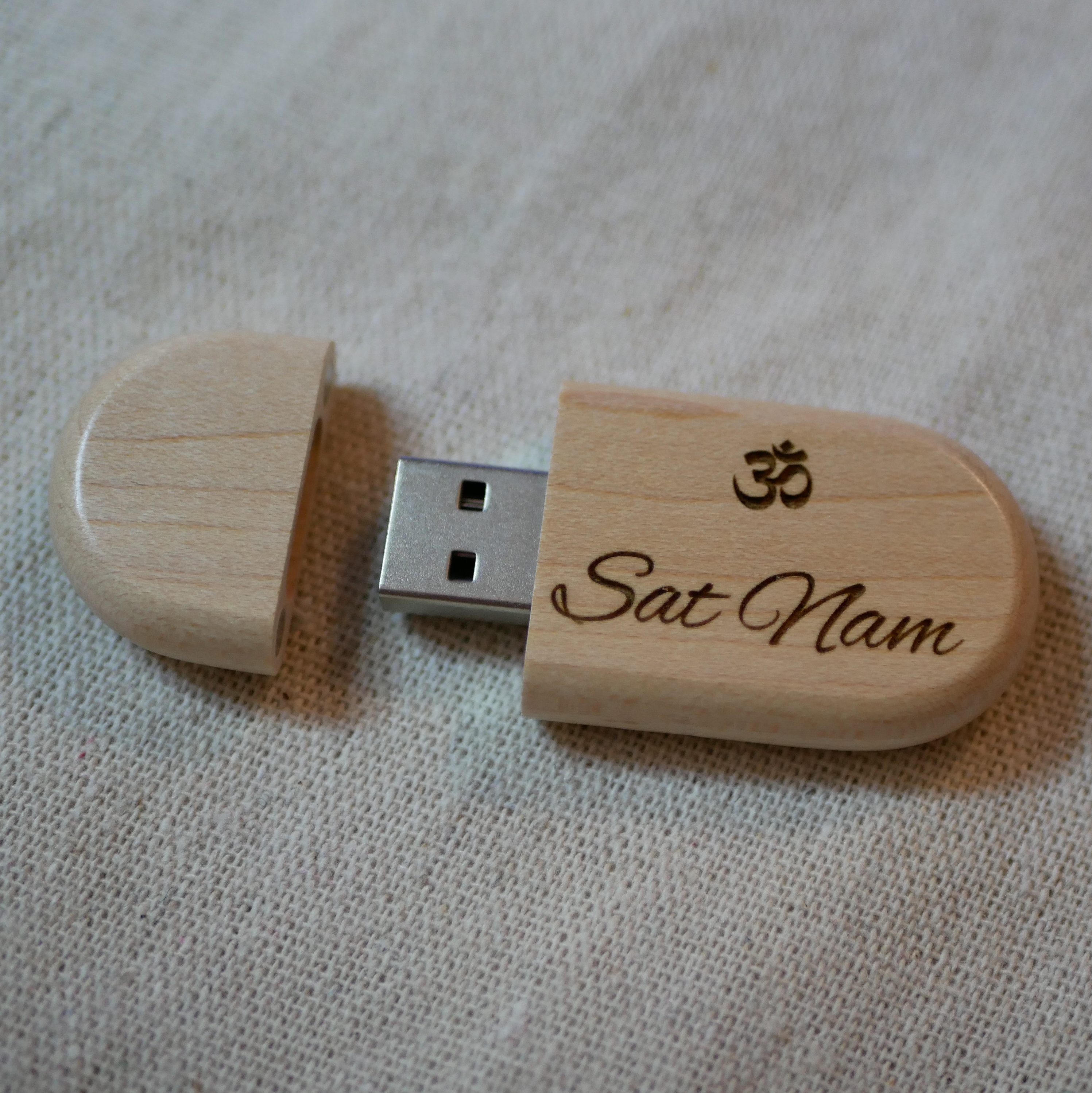 32 GB 3.0 USB-nøgle i lyst ahorntræ