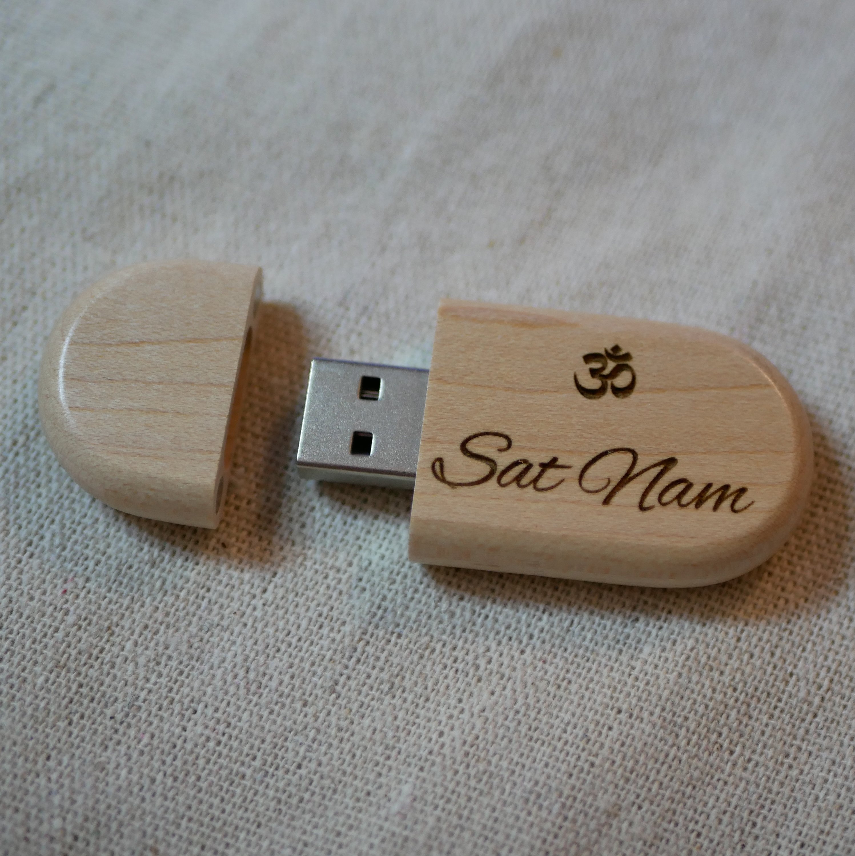 32 GB 3.0 USB-nøgle i lyst ahorntræ