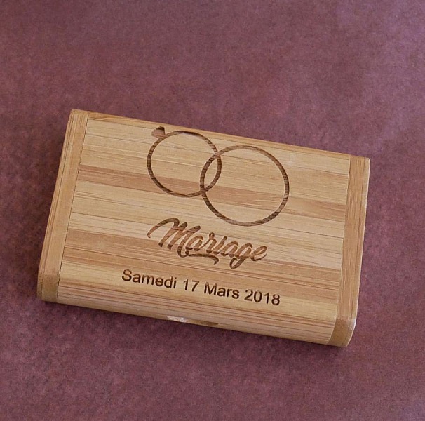 32 GB 2.0 bambus USB-flashdrev i skr&aelig;ddersyet etui