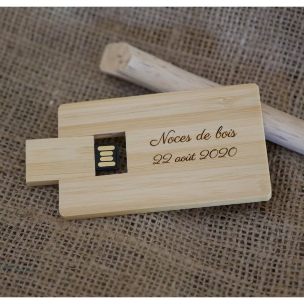 32 GB USB-n&oslash;gle Bamboo tr&aelig; kort, der kan personligg&oslash;res ved gravering