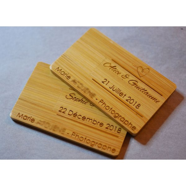 32 GB USB-n&oslash;gle Carboniseret bambustr&aelig;skort, der kan personligg&oslash;res ved gravering