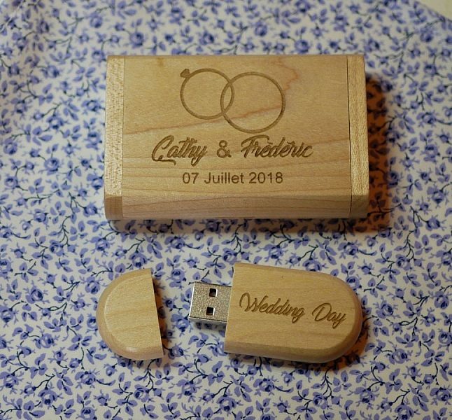 32 GB 2.0 bambus USB-flashdrev i skr&aelig;ddersyet etui