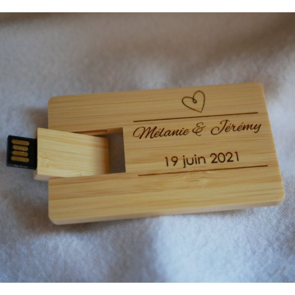 32 GB USB-n&oslash;gle Bamboo tr&aelig; kort, der kan personligg&oslash;res ved gravering