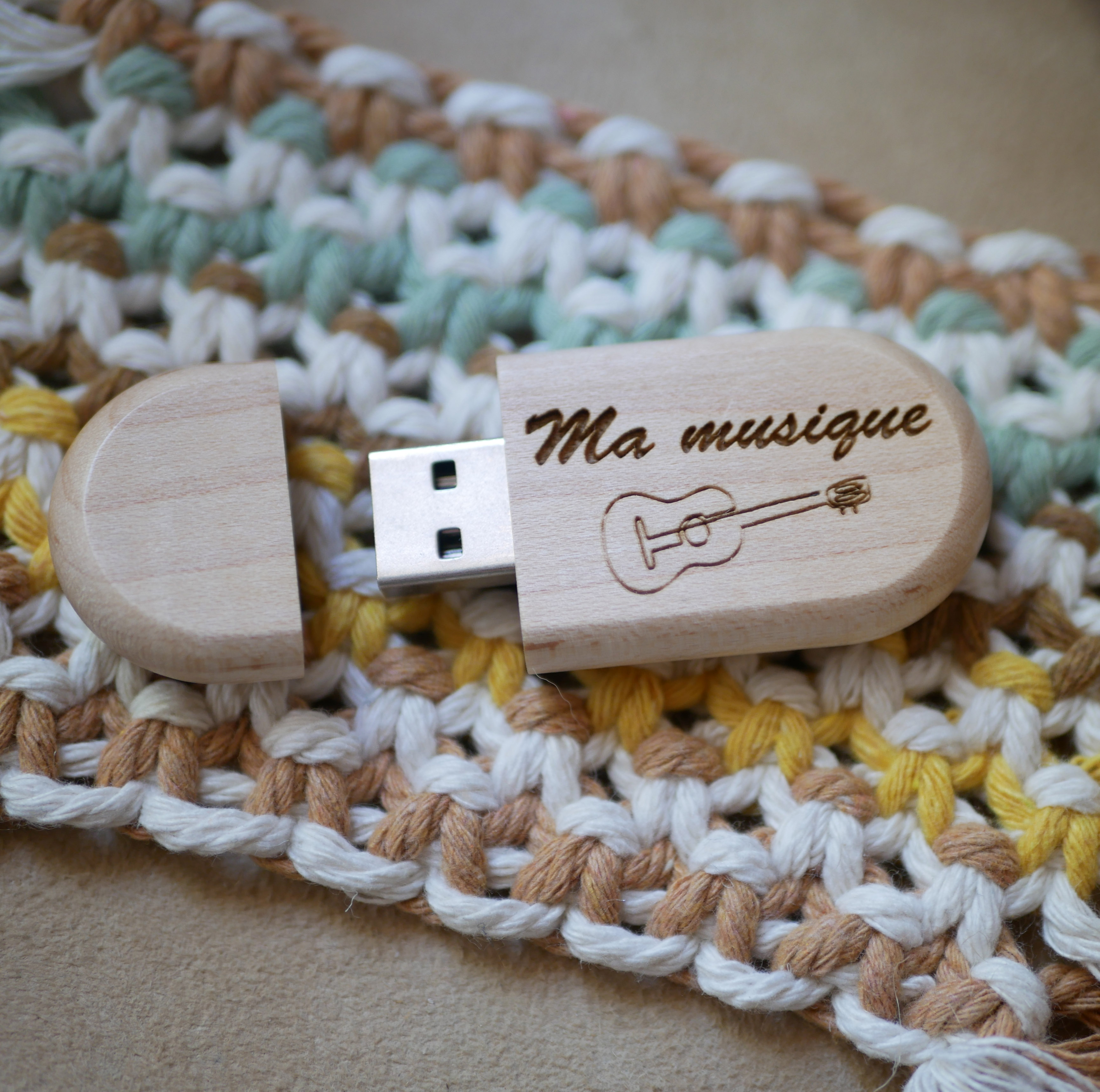 32 GB 3.0 USB-nøgle i lyst ahorntræ