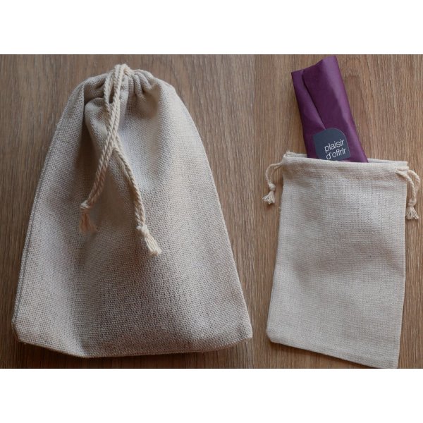 32 GB USB-n&oslash;gle i brunt l&aelig;deretui til personlig tilpasning