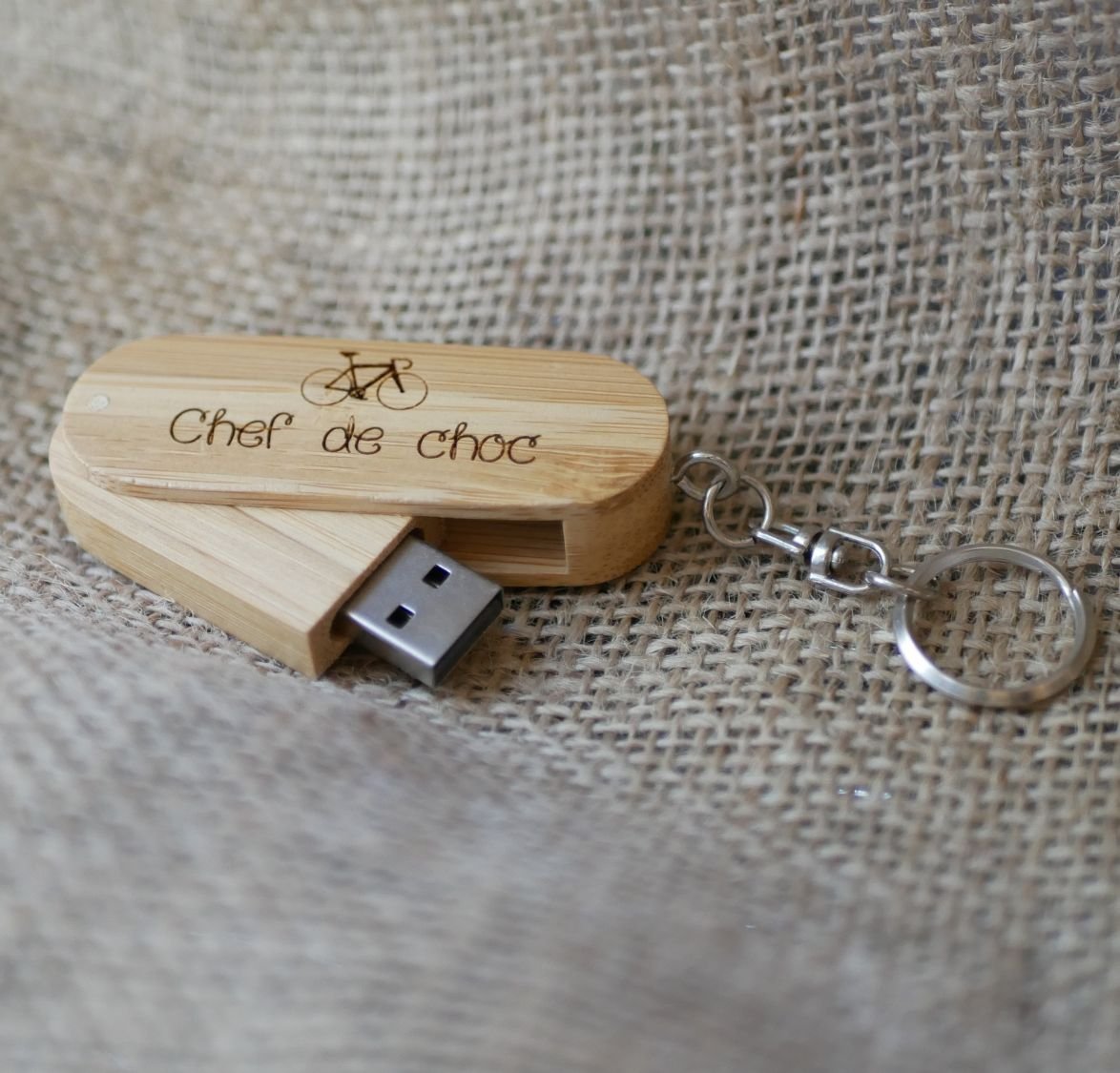 32 GB Bamboo USB-nøglering, der kan indgraveres og personliggøres