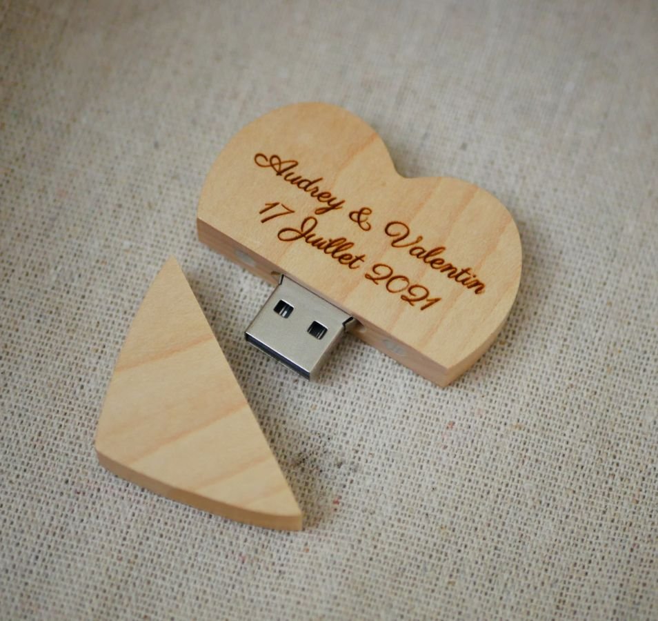 Clé Usb Coeur 128 Go 3.0 dans coffret personnalisé bois clair