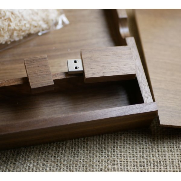 USB-flashdrev 3.0 i valn&oslash;ddetr&aelig; 3.0 og fotoetui, 32 GB, kan tilpasses