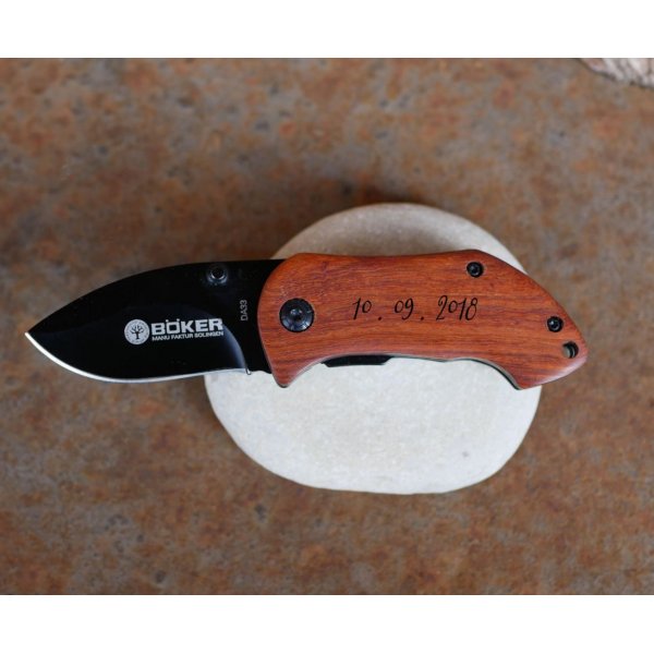 Lille kniv med tr&aelig;skaft, der skal indgraveres