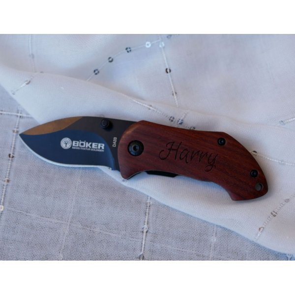 Lille kniv med tr&aelig;skaft, der skal indgraveres