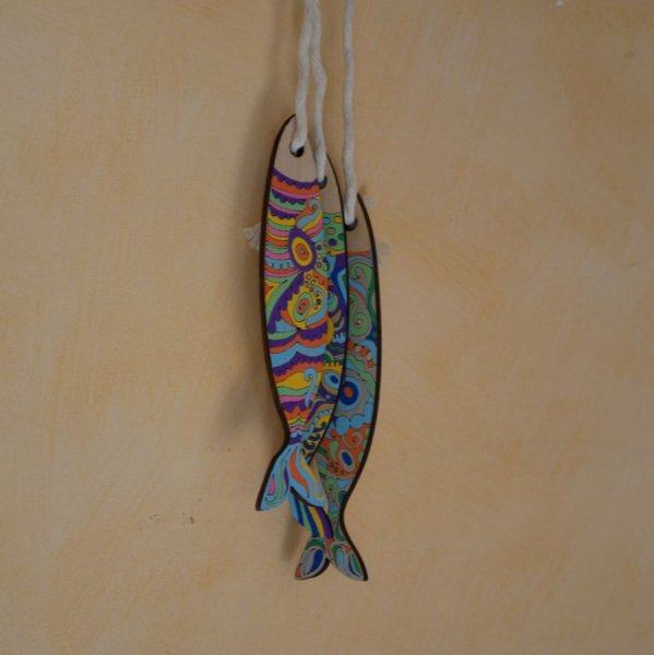 V&aelig;gdekoration Sardiner i tr&aelig; graveret til at blive malet 