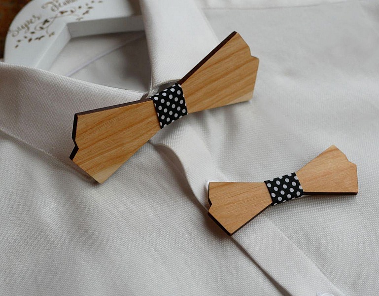 Tr&aelig;sn&oslash;rkl&aelig;de til m&aelig;nd og broche til kvinder til personlig tilpasning