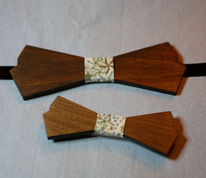 Tr&aelig;sn&oslash;rkl&aelig;de til m&aelig;nd og broche til kvinder til personlig tilpasning