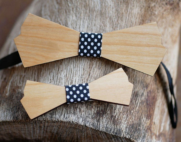 Tr&aelig;sn&oslash;rkl&aelig;de til m&aelig;nd og broche til kvinder til personlig tilpasning