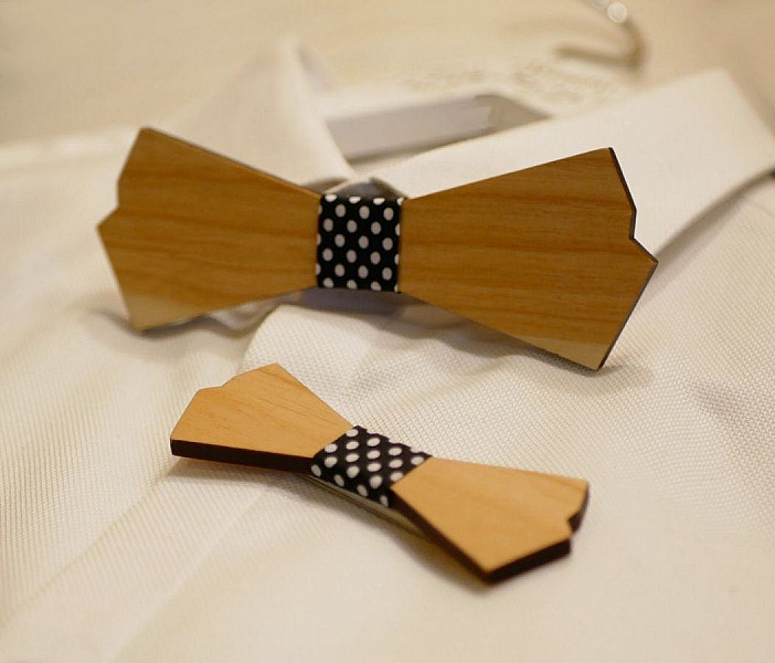 Tr&aelig;sn&oslash;rkl&aelig;de til m&aelig;nd og broche til kvinder til personlig tilpasning