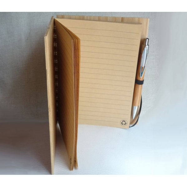 G&aelig;stebog i tr&aelig; til d&aring;b eller religi&oslash;s ceremoni