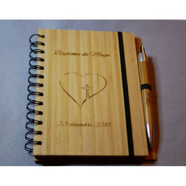 G&aelig;stebog i tr&aelig; til d&aring;b eller religi&oslash;s ceremoni