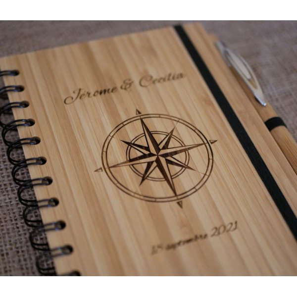 G&aelig;stebog i tr&aelig; til bryllup eller ceremoni, der skal personligg&oslash;res