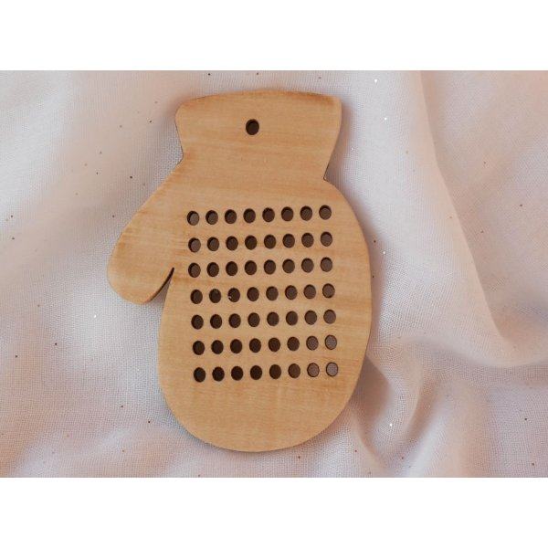 Broderi p&aring; tr&aelig;: juledekoration muffle til at brodere selv 