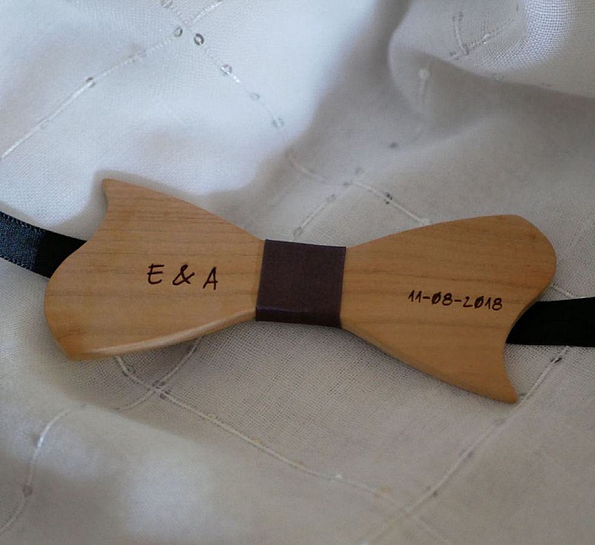 Original asymmetrisk butterfly i kirseb&aelig;rtr&aelig; til personlig tilpasning