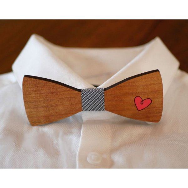 Tr&aelig;strik med indgraveret og malet hjerte, der kan personligg&oslash;res, fremstillet i Frankrig