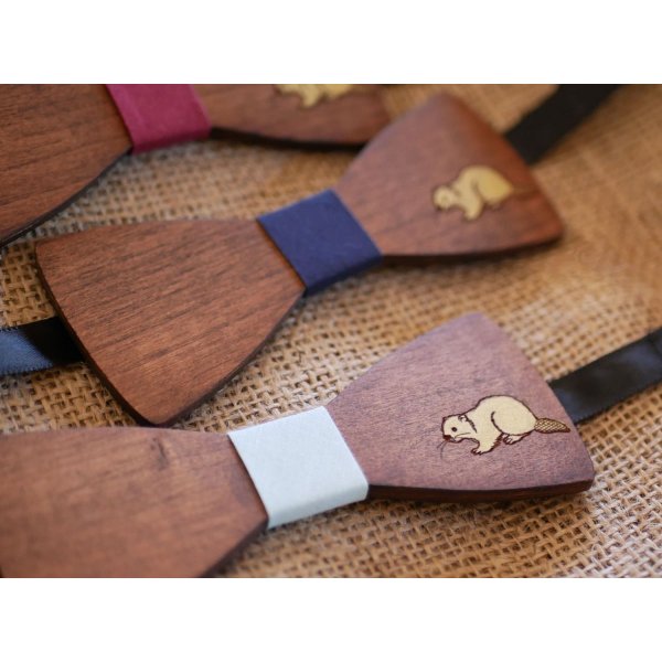 Tr&aelig;bue, design, der kan tilpasses, graveret og malet, fremstillet i Frankrig