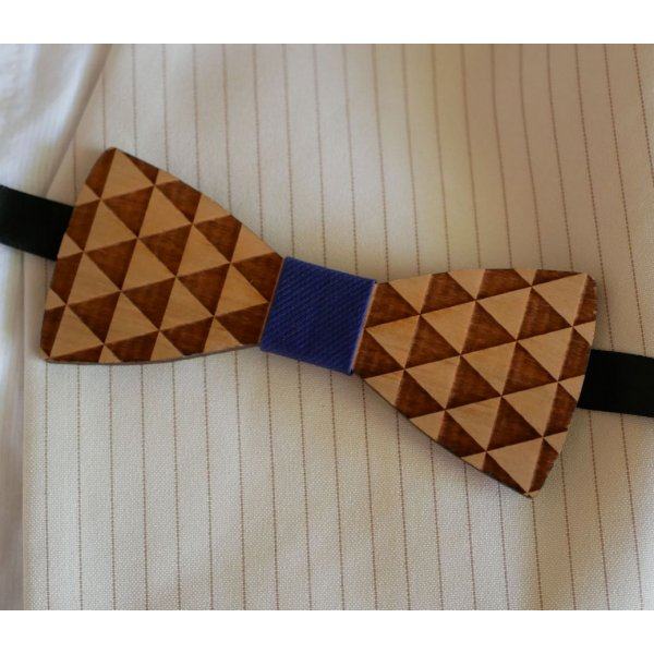 Tr&aelig;strop med indgravering af trekanter