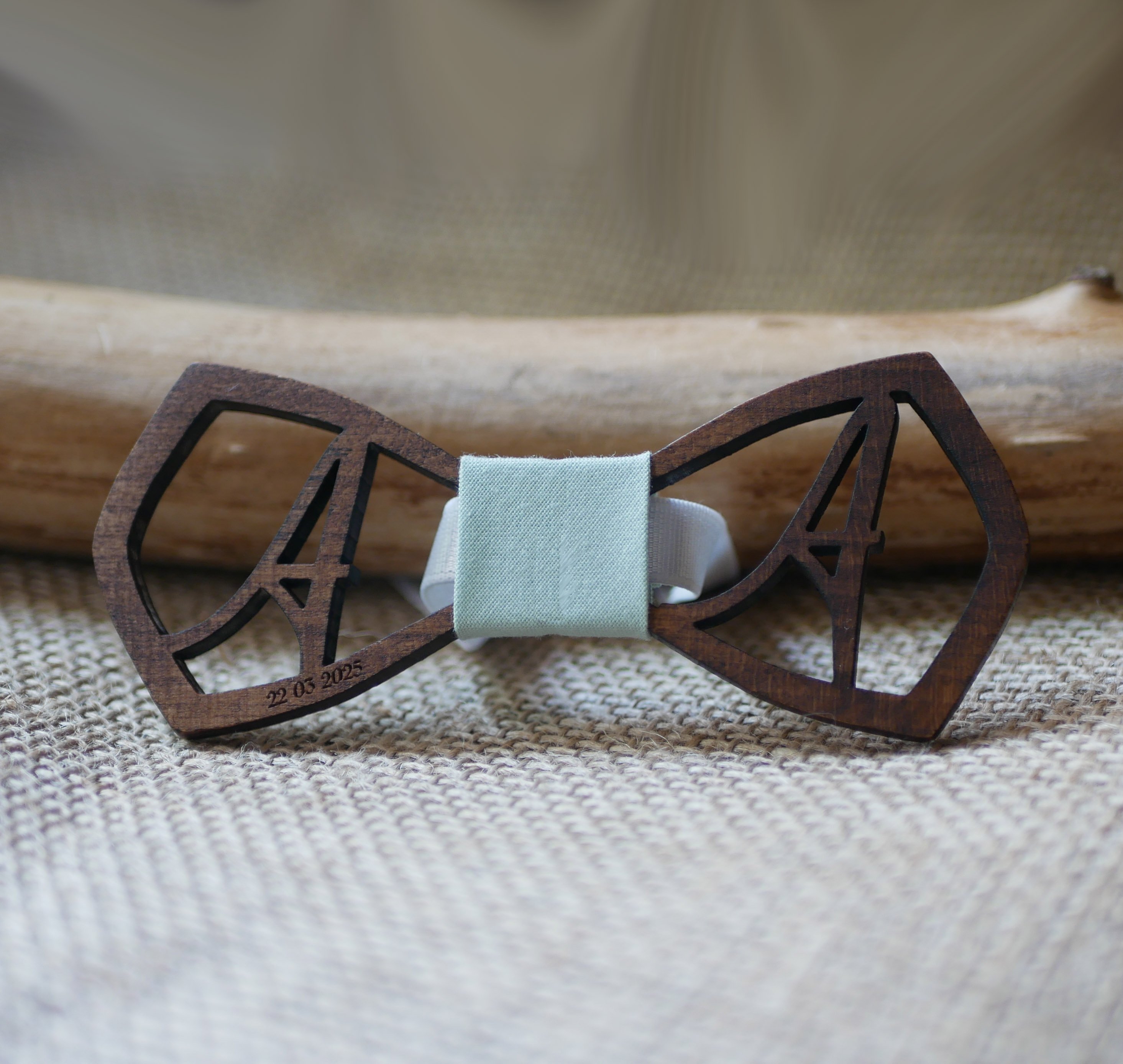 Tr&aelig;butterfly "le rabl&eacute;" med 2 gennembrudte initialer