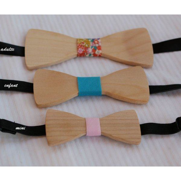 Sl&oslash;jfe med lige kanter i fransk naturtr&aelig;, der kan personligg&oslash;res med gravering, fremstillet i Frankrig