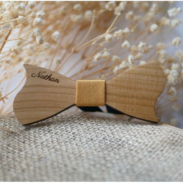 Asymmetrisk kirseb&aelig;rtr&aelig;-slips til b&oslash;rn, som de kan personligg&oslash;re