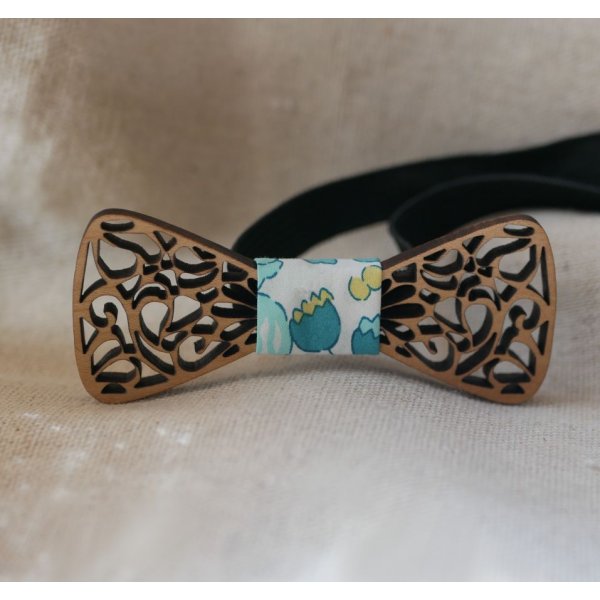 Mini butterfly i tr&aelig; med elegante kurver