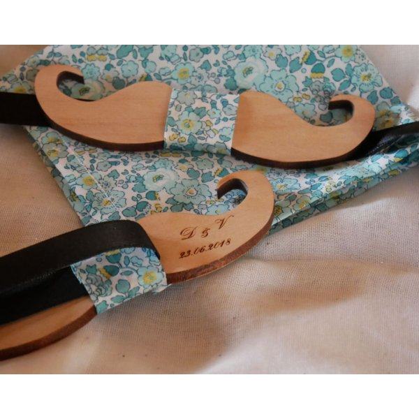 Kirseb&aelig;rtr&aelig; Moustache bow tie til personlig tilpasning lavet i Frankrig