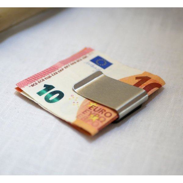 Indgraveret pengesp&aelig;nde i tr&aelig;, der kan personligg&oslash;res