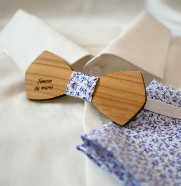 Mickael Liberty clutch taske med bl&aring; blomster og tr&aelig; sl&oslash;jfe, kan tilpasses