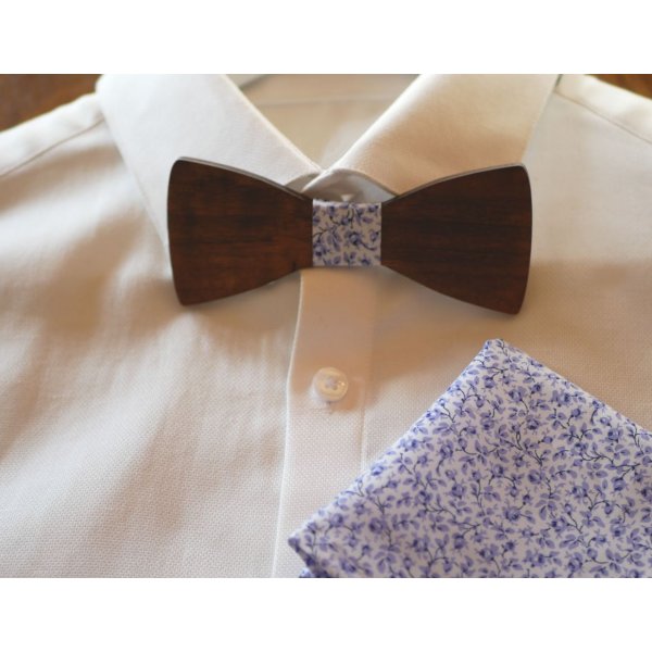 Mickael Liberty clutch taske med bl&aring; blomster og tr&aelig; sl&oslash;jfe, kan tilpasses