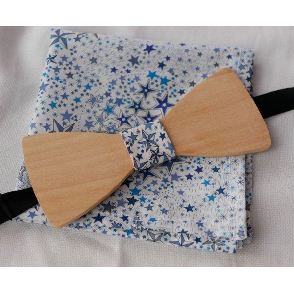 Pochette Liberty &eacute;toiles bleues  et noeud papillon en bois personnalisable