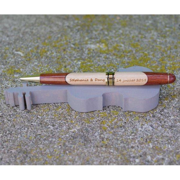 Graveret tofarvet tr&aelig;pen til personligg&oslash;relse