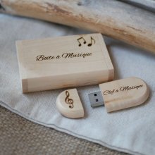 64 GB 3.0 USB-flashdrev i et tilpasset etui af lyst ahorntræ