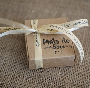 B-Karton med indpakning af bolduc (+ 0.50 €)