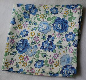 L11-Liberty Felicite blå + firkantet lomme (+ 10.80 €)