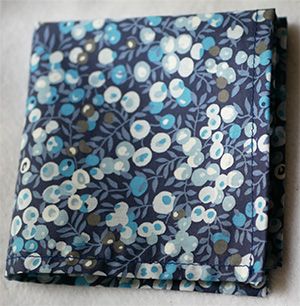 L13- Liberty Wiltshire blå + firkantet lomme (+ 10.80 €)